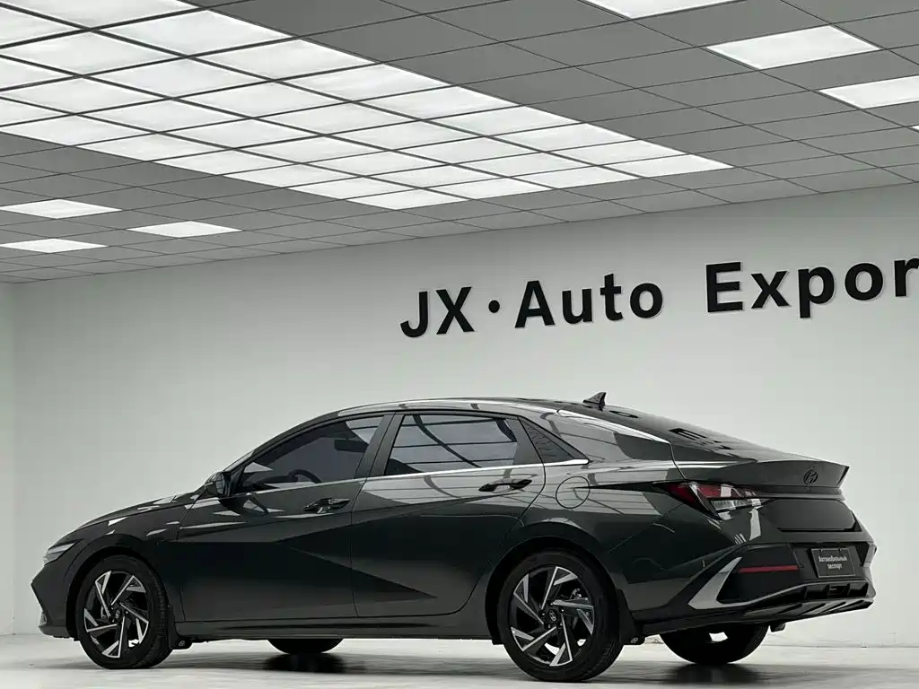 Photo 5 - Hyundai Elantra