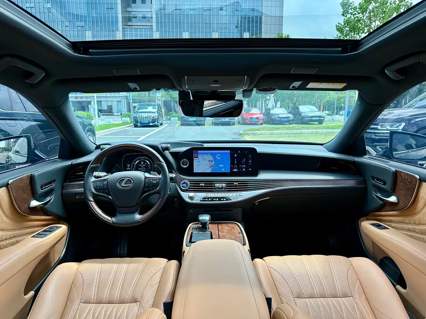 Lexus LS 2021 500h Premium Edition фото 7