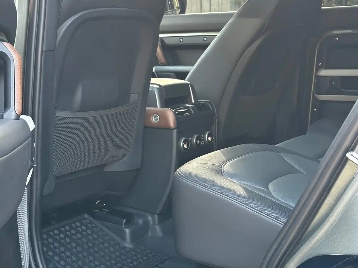 Land Rover Defender 2023 Facelift 110 3.0T P400 X-DYNAMIC HSE фото 24