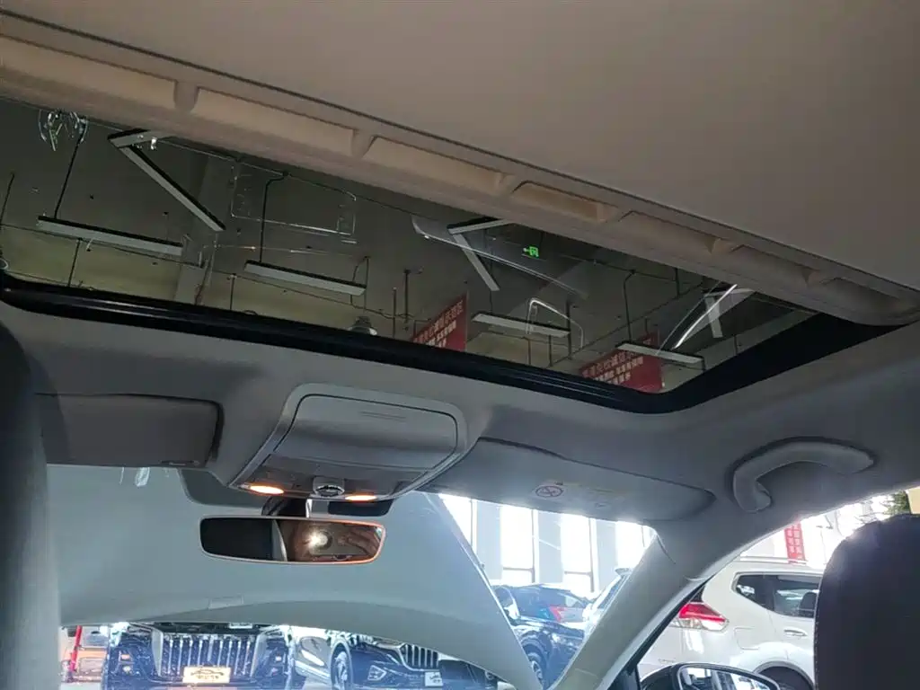 Volkswagen Sagitar 2018 1.6L Manual Comfort фото 18