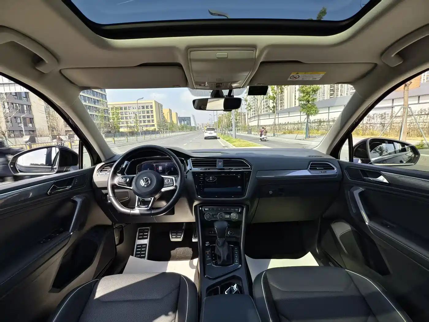 Volkswagen Tiguan L 2020 330TSI Auto 2WD R-Line Flagship China VI фото 13