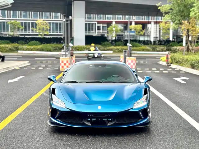 FERRARI F8