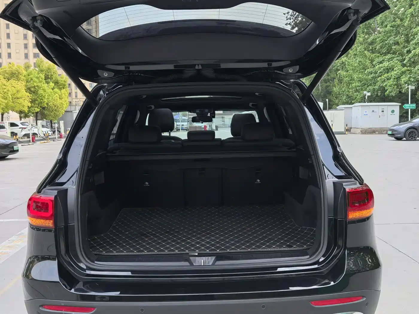MERCEDES-BENZ GLB