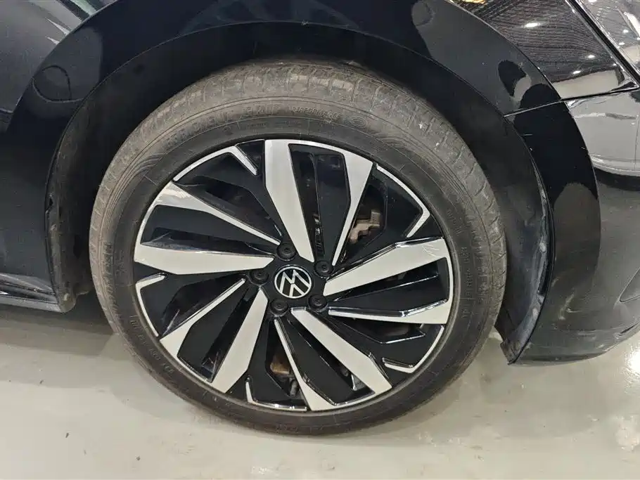 Volkswagen Passat 2022 330TSI Luxury Edition фото 6