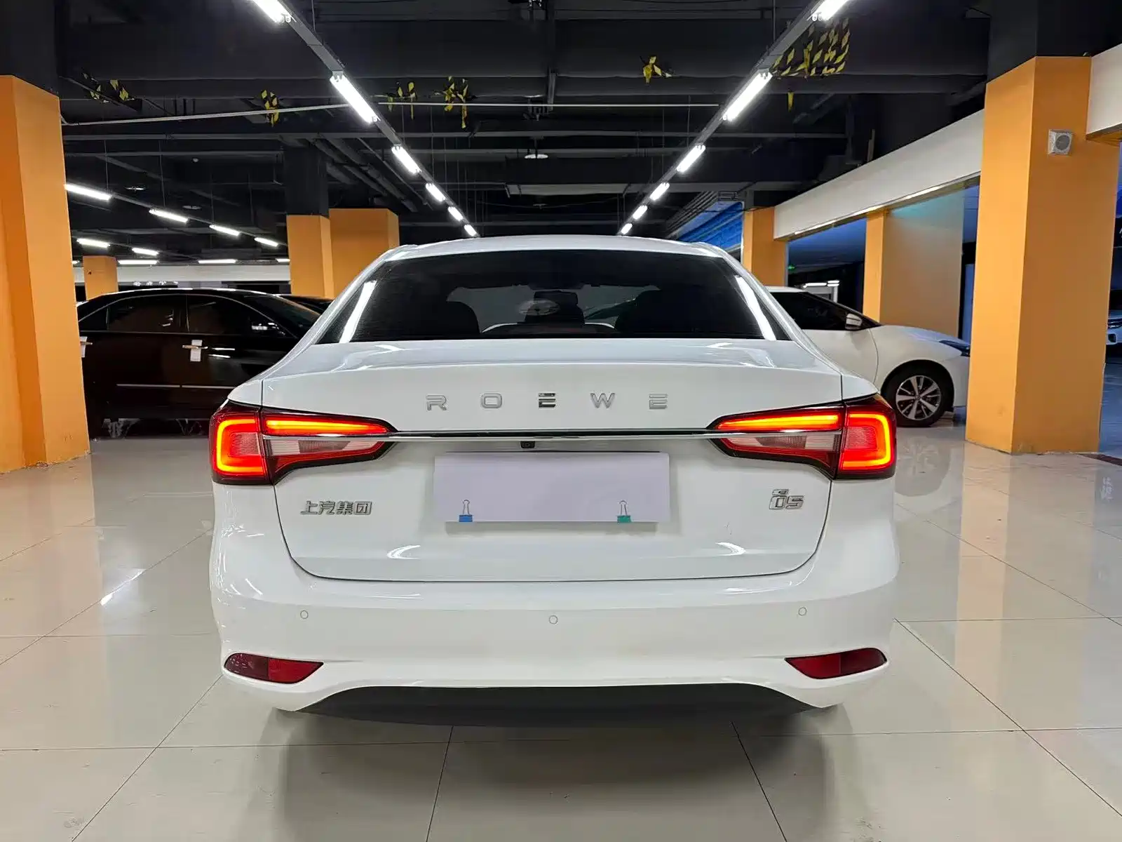 Фото 7 - Roewe i5