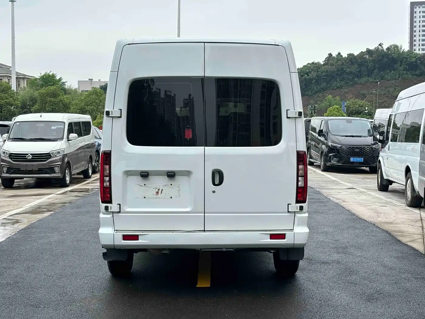 SAIC Maxus Xintu V80 2024 Model PRO Business 6MT Long Wheelbase Medium Roof 147Ps 9-seater Four-row Non-commercial фото 15