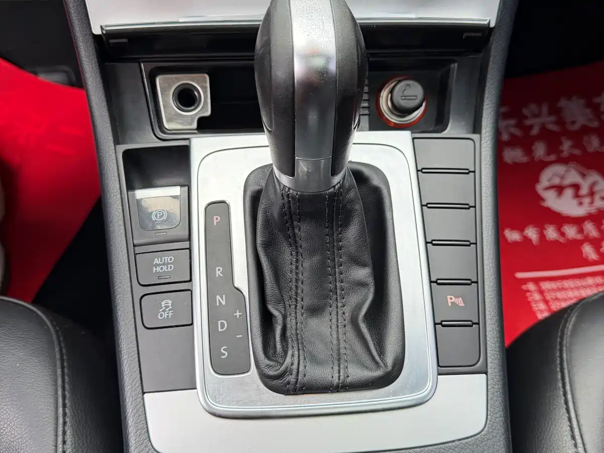 Volkswagen Magotan 2015 2.0TSI Luxury фото 15