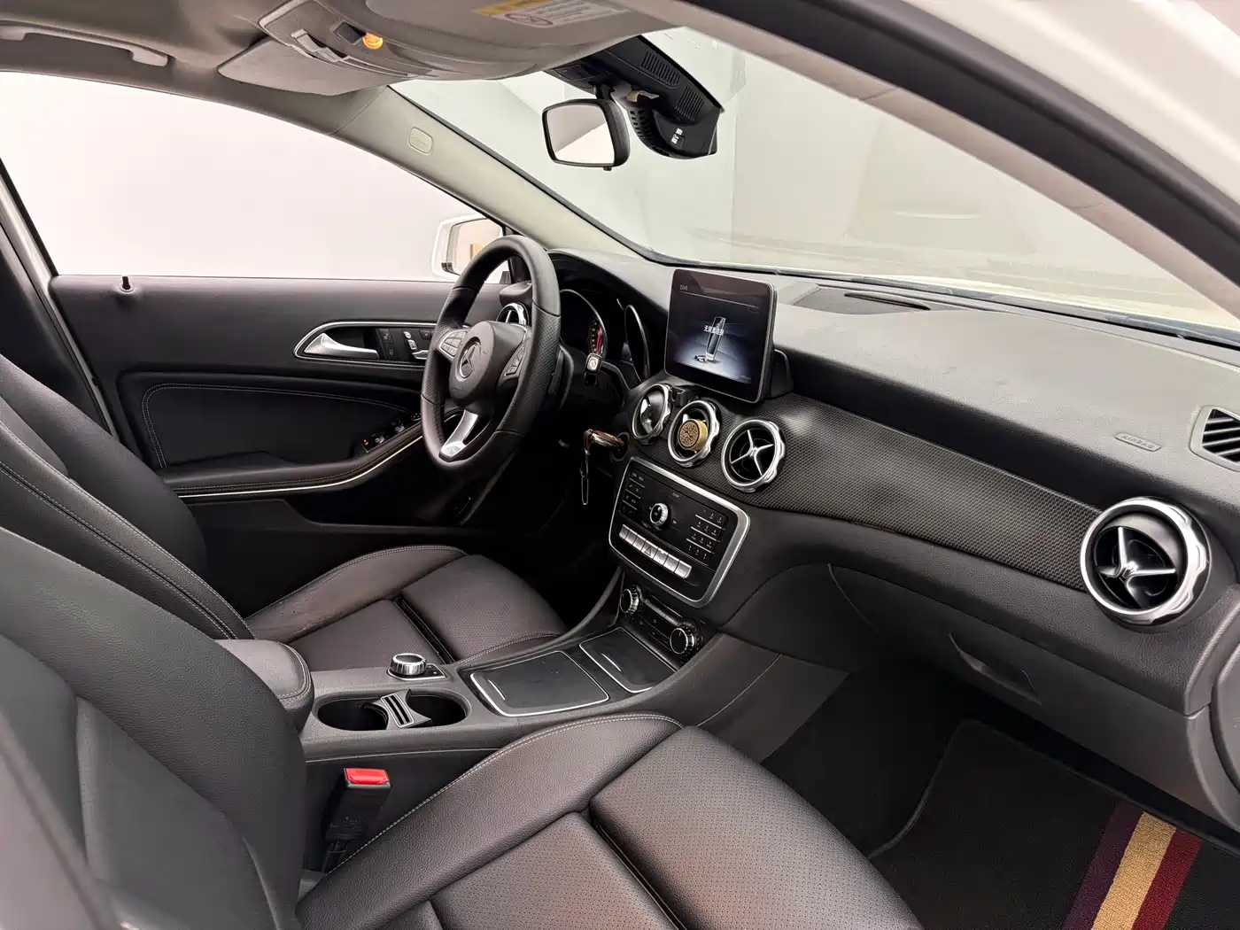 Mercedes-Benz GLA 2018 GLA 200 Dynamic фото 13