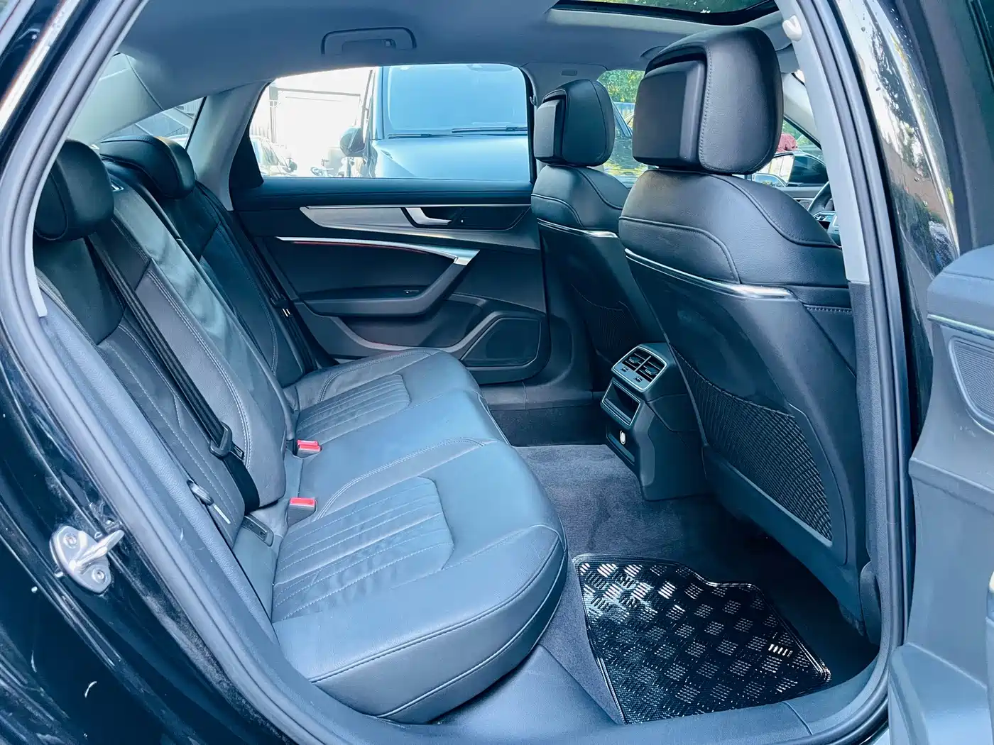 Фото 22 - Audi A6L