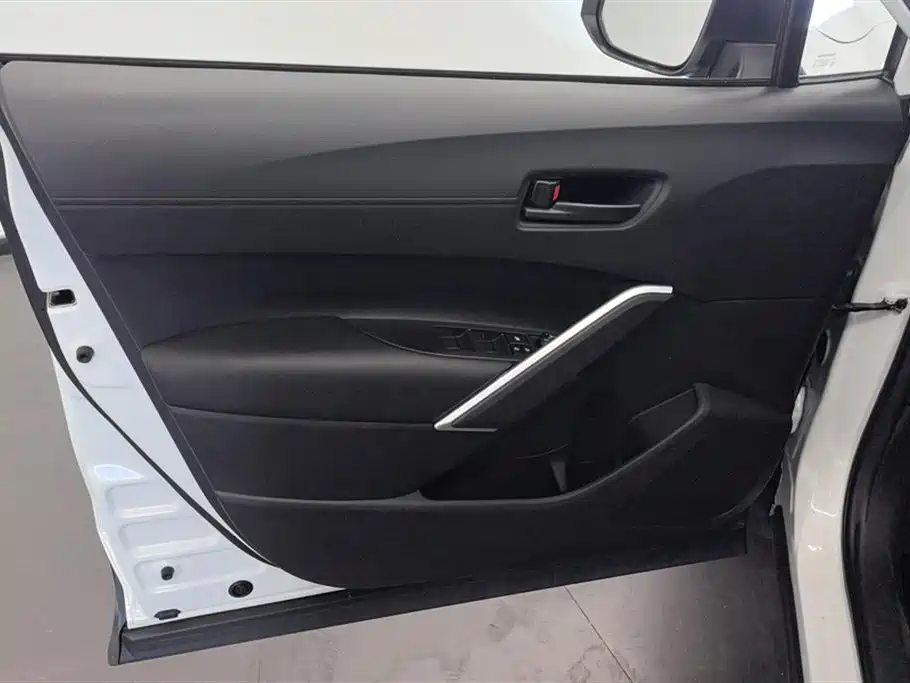 Toyota Corolla Cross 2024 Model 2.0L Pioneer Edition фото 7