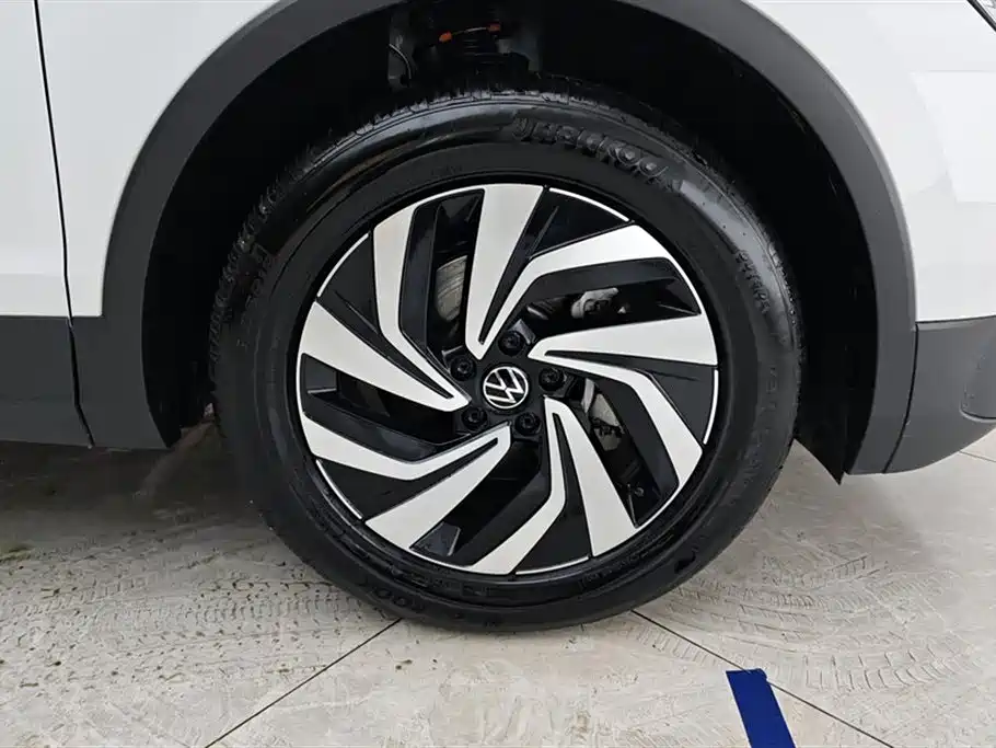 Volkswagen Tiguan L 2024 Outstanding 300TSI Auto 2WD Dragon Soaring Edition фото 6