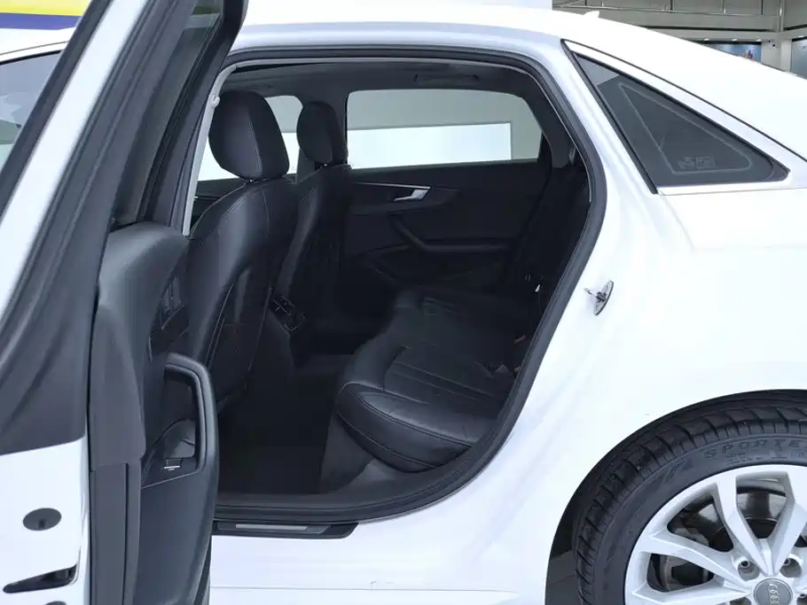 Фото 11 - Audi A4L