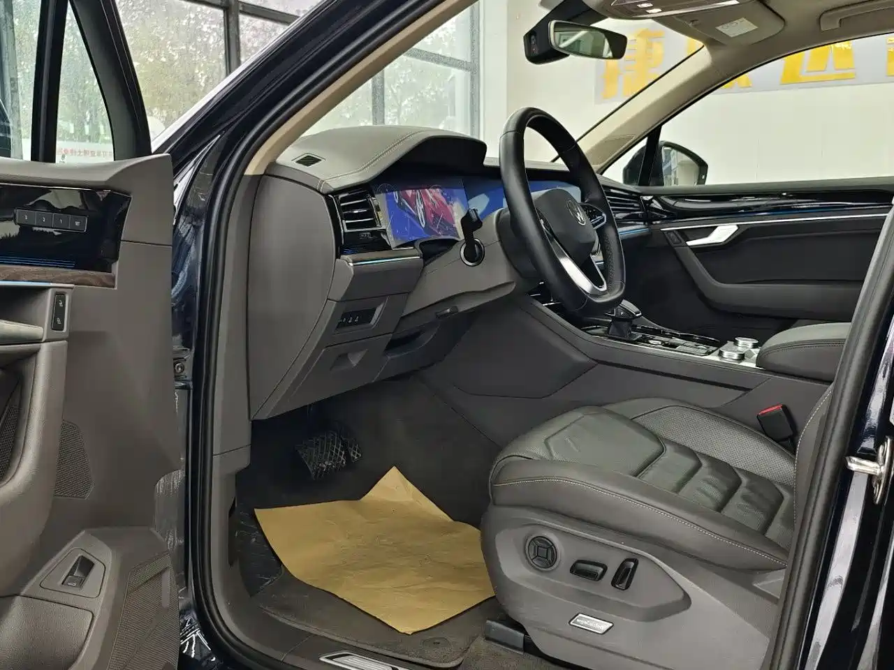 Volkswagen Touareg 2021 3.0TSI Sharp Edition with Gloss Black Sports Package фото 8
