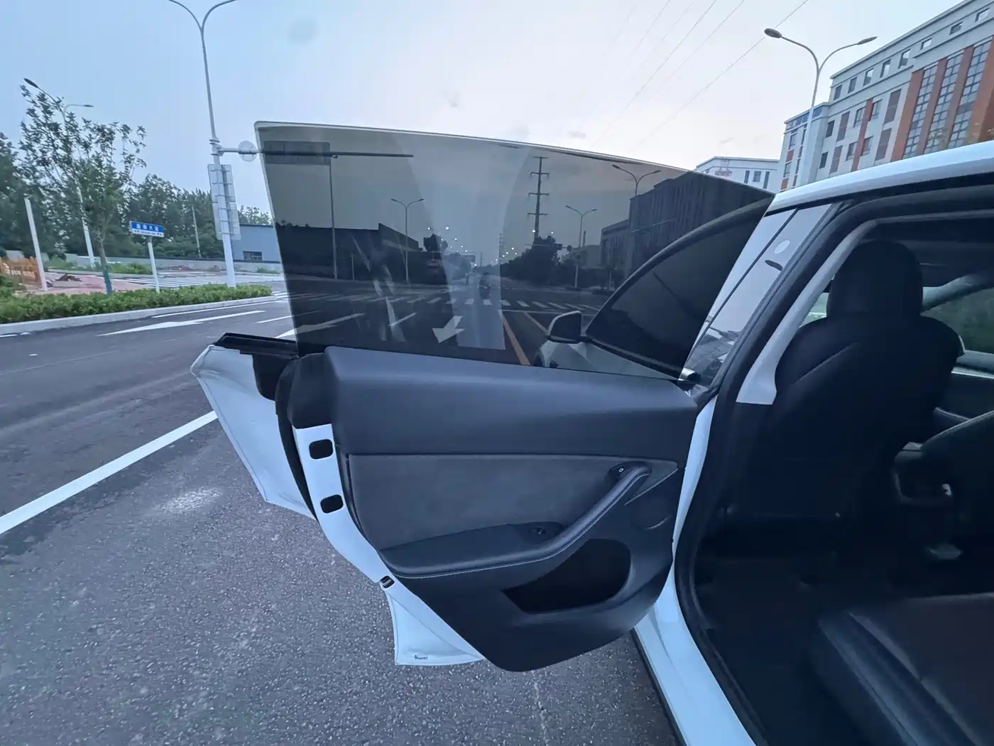 Photo 7 - Tesla Model Y