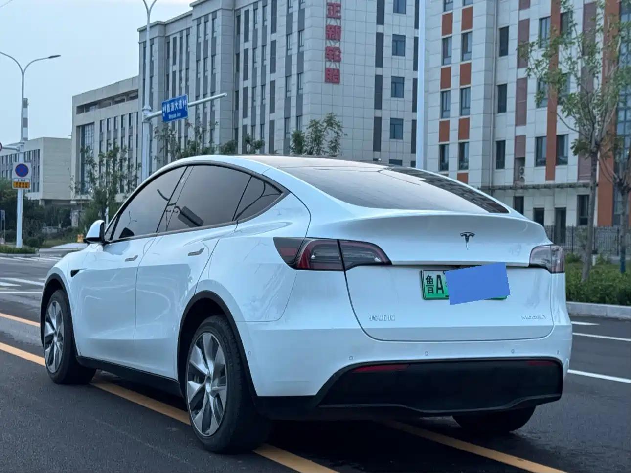 Photo 17 - Tesla Model Y