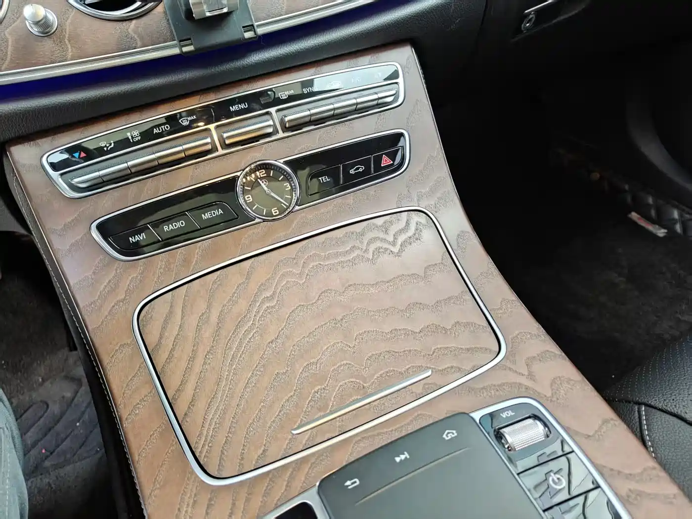 Mercedes-Benz E-Class 2019 E 300 L Fashion фото 44