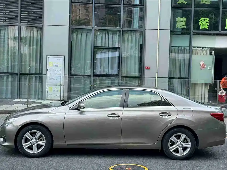 Toyota Reiz 2013 2.5V Elite Edition фото 2