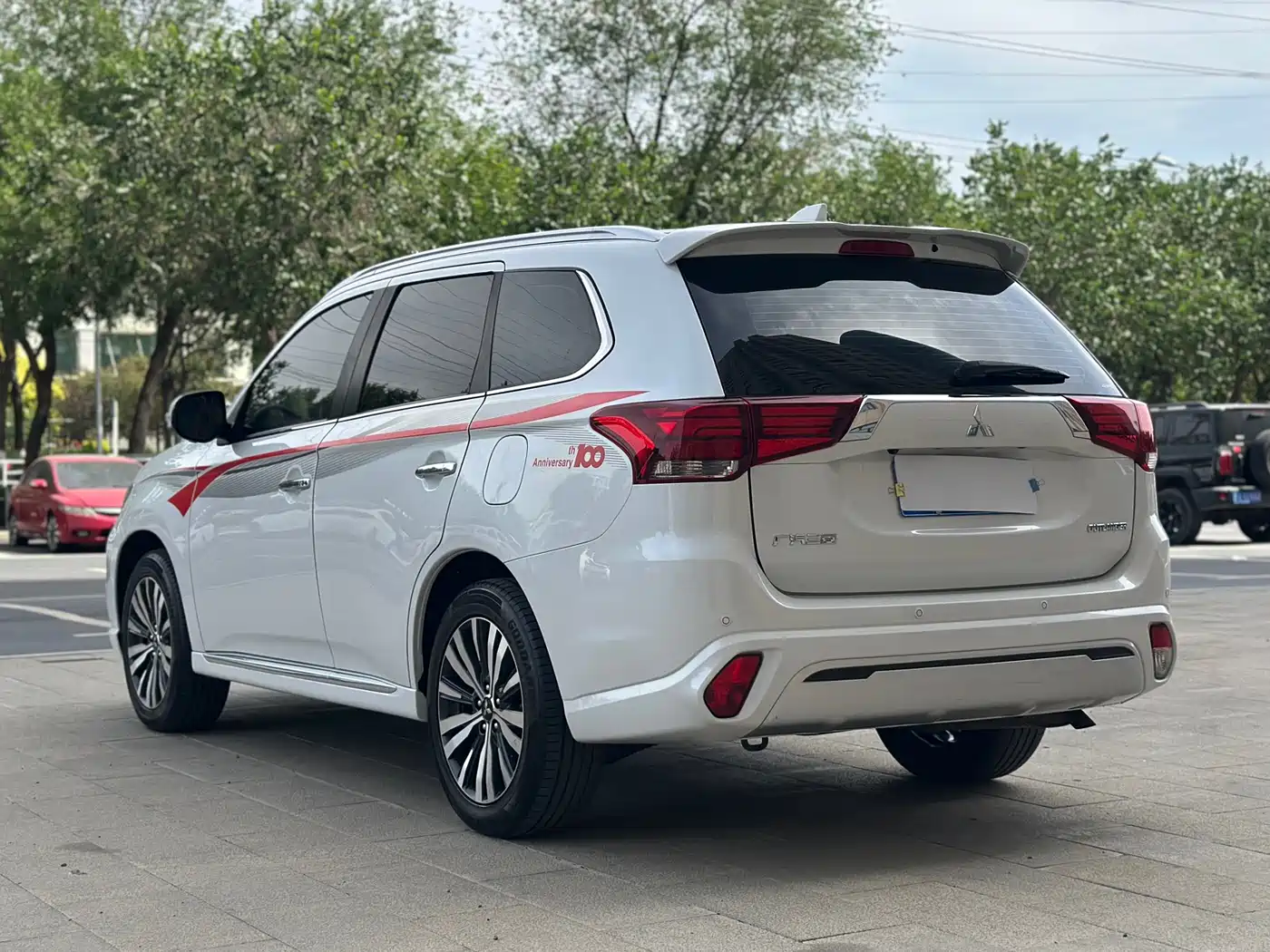 MITSUBISHI OUTLANDER
