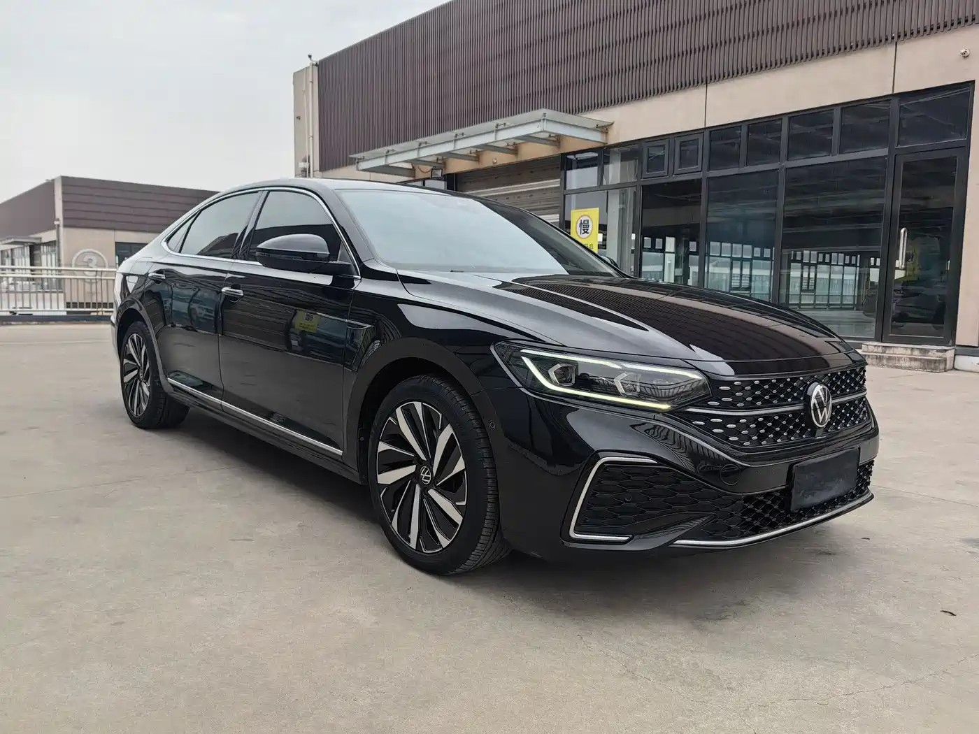 Volkswagen Passat 2022 330TSI Starlight Luxury Edition
