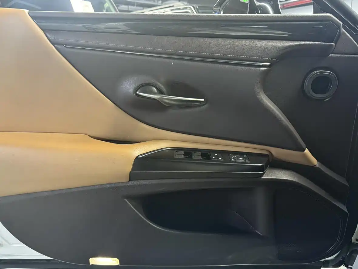 Lexus ES 2020 200 Excellence фото 7