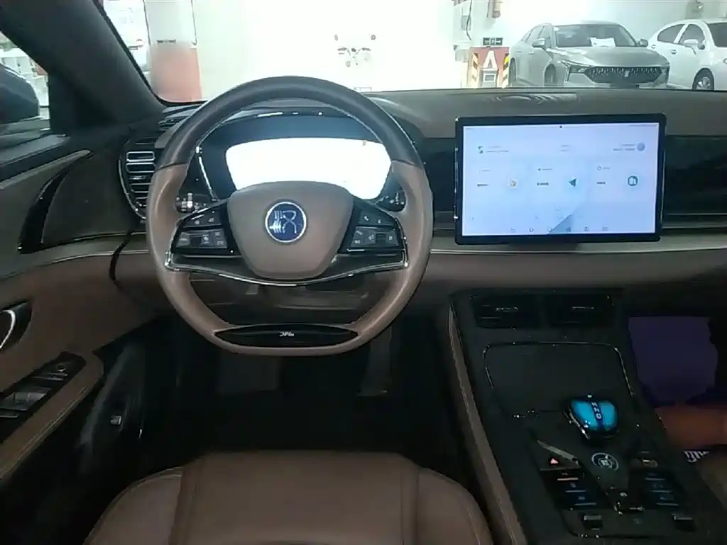 BYD Han 2023 DM-i Champion Edition 121KM Elite фото 11
