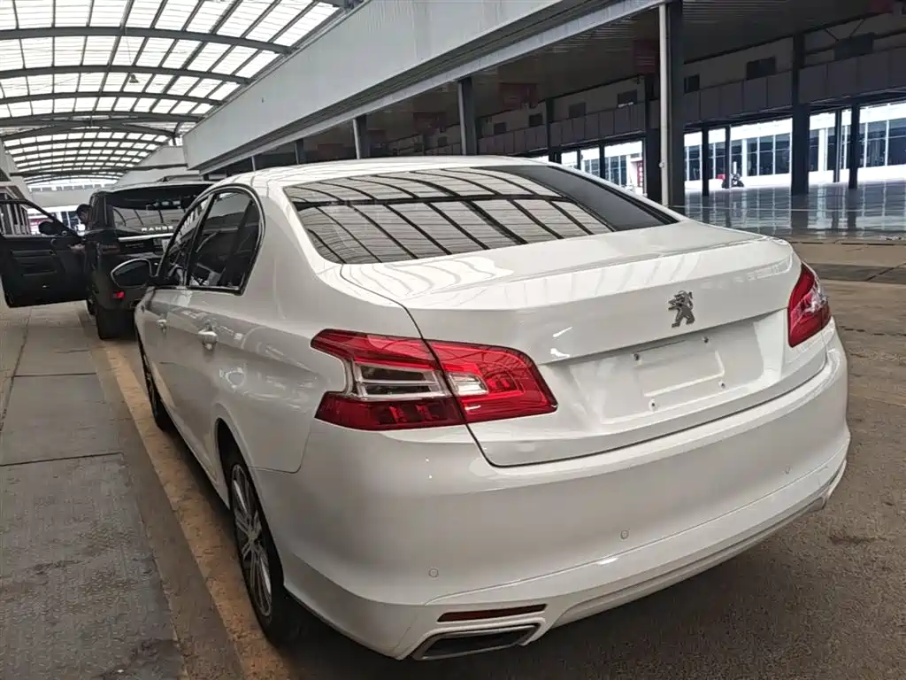 Peugeot 408 2016 1.6T Automatic Luxury Edition фото 5