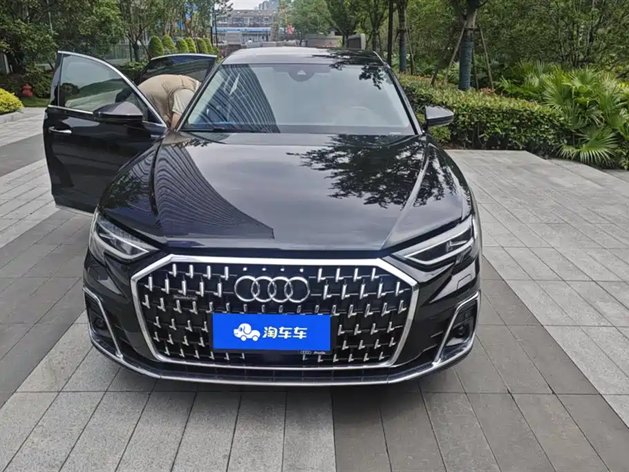 Audi A8 2023 A8L 50 TFSI quattro Exclusive фото 2