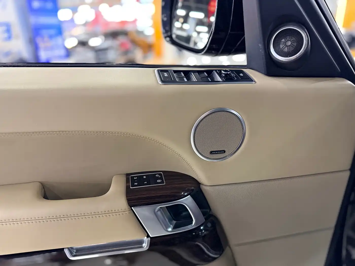 Land Rover Range Rover 2015 3.0 SC V6 Vogue SE Genesis Extended Edition фото 7