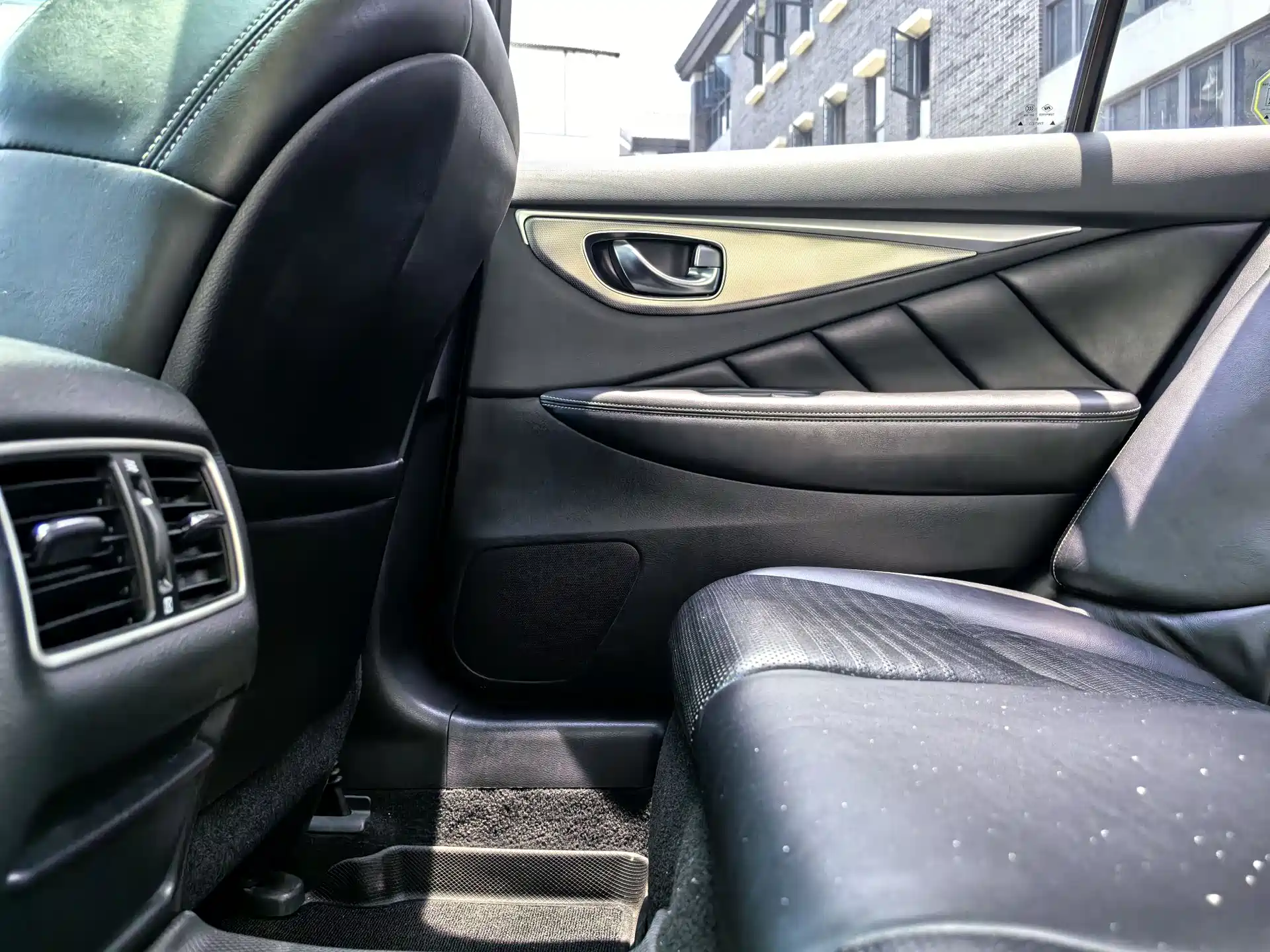 Фото 30 - Infiniti Q50L