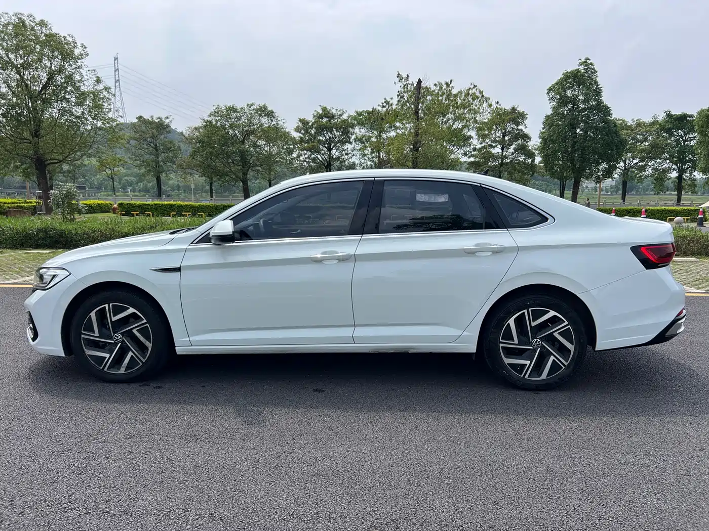 Volkswagen Sagitar 2023 300TSI DSG Surpassing Edition фото 7