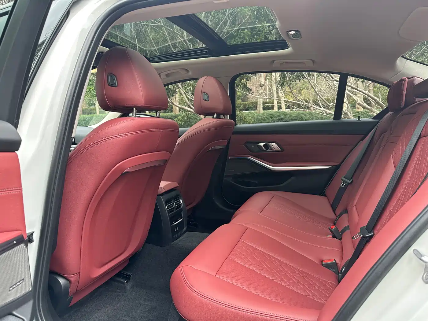 BMW 3 Series 2024 325Li M Sport Shadowline Package фото 10