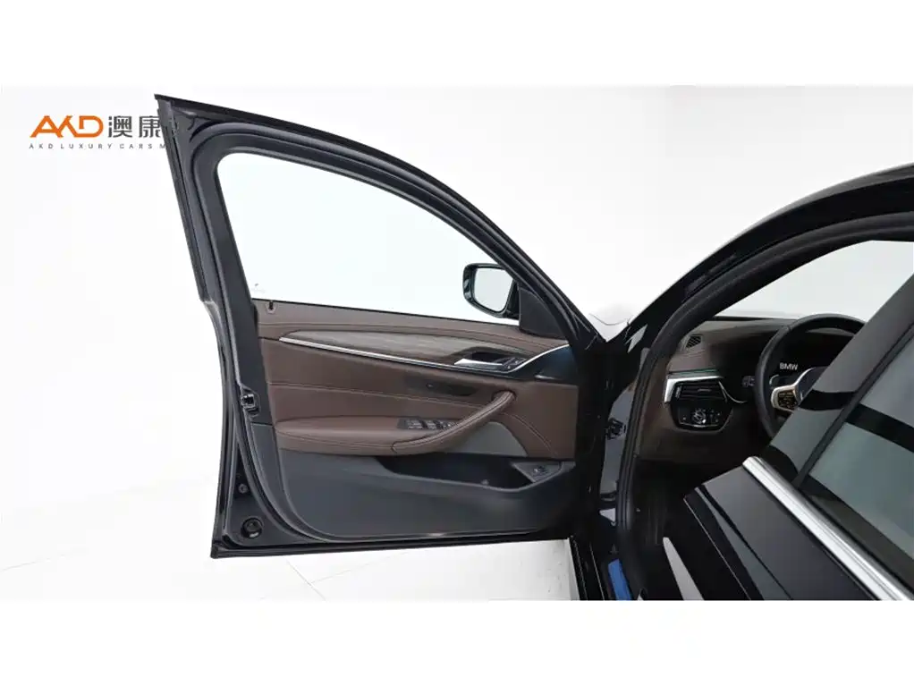 BMW 5 Series 2022 Facelift 530Li Leading M Sport Package фото 10