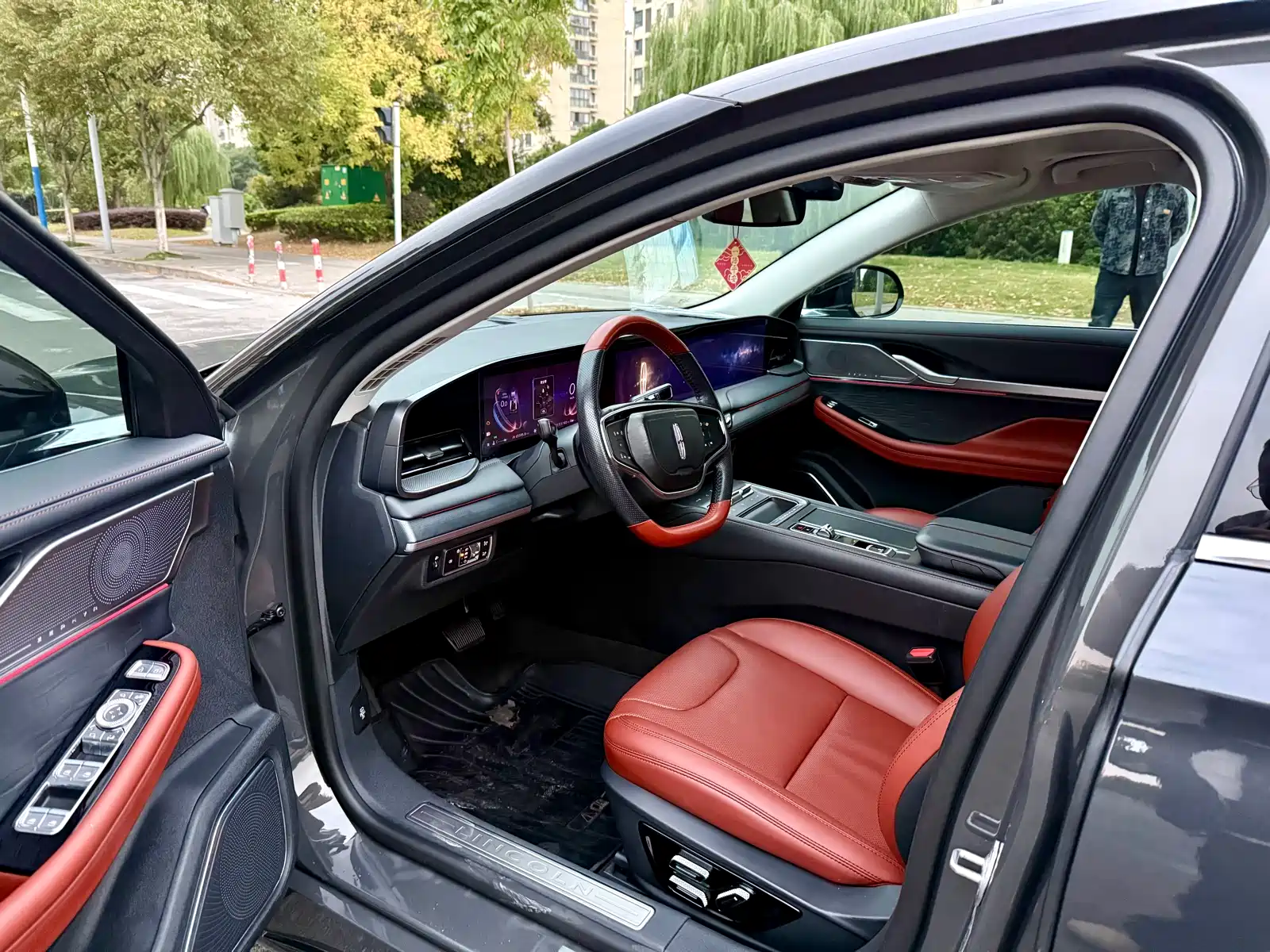 Photo 8 - Lincoln Z