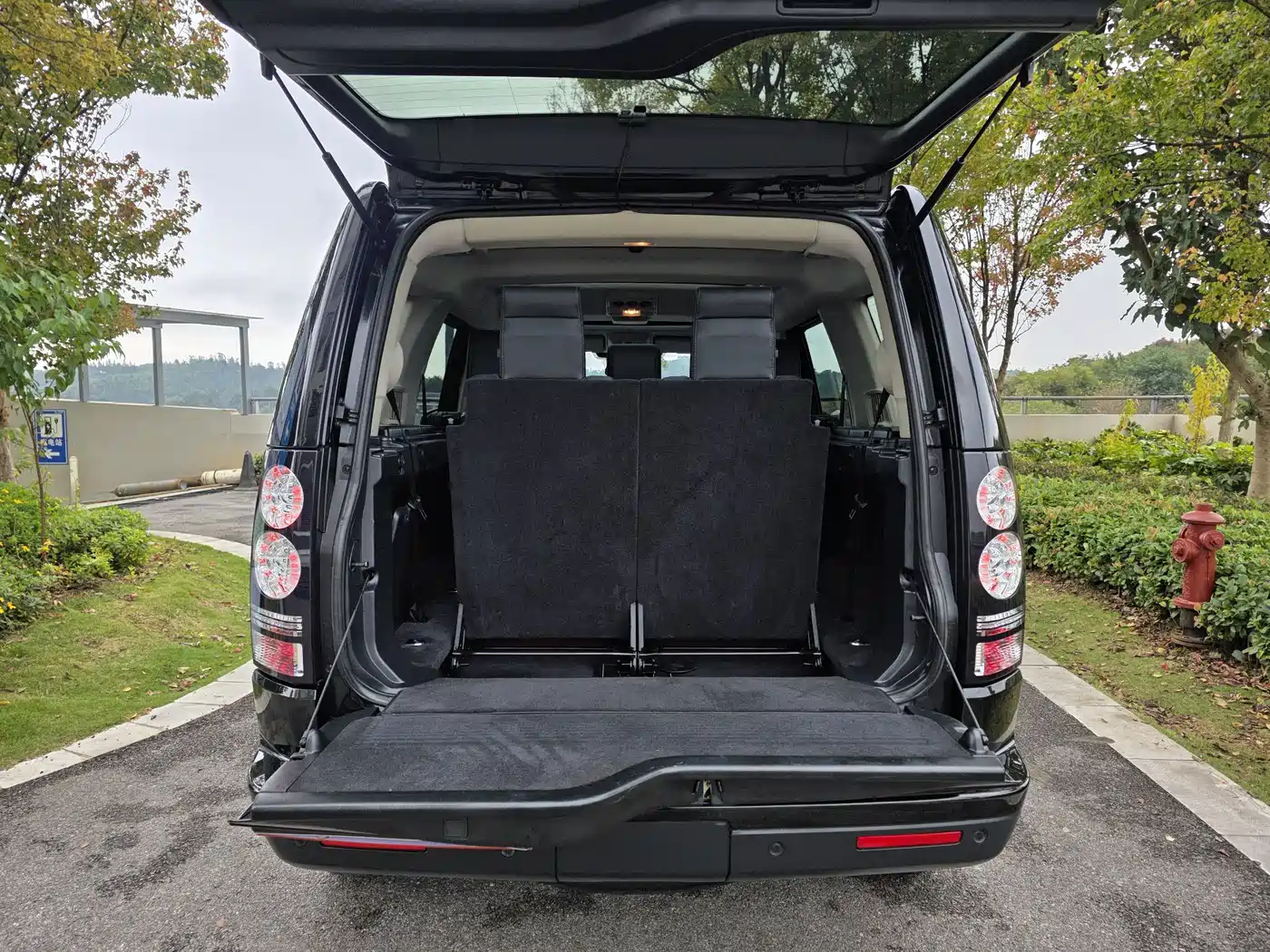 Land Rover Discovery 2015 3.0 SDV6 HSE Diesel фото 14