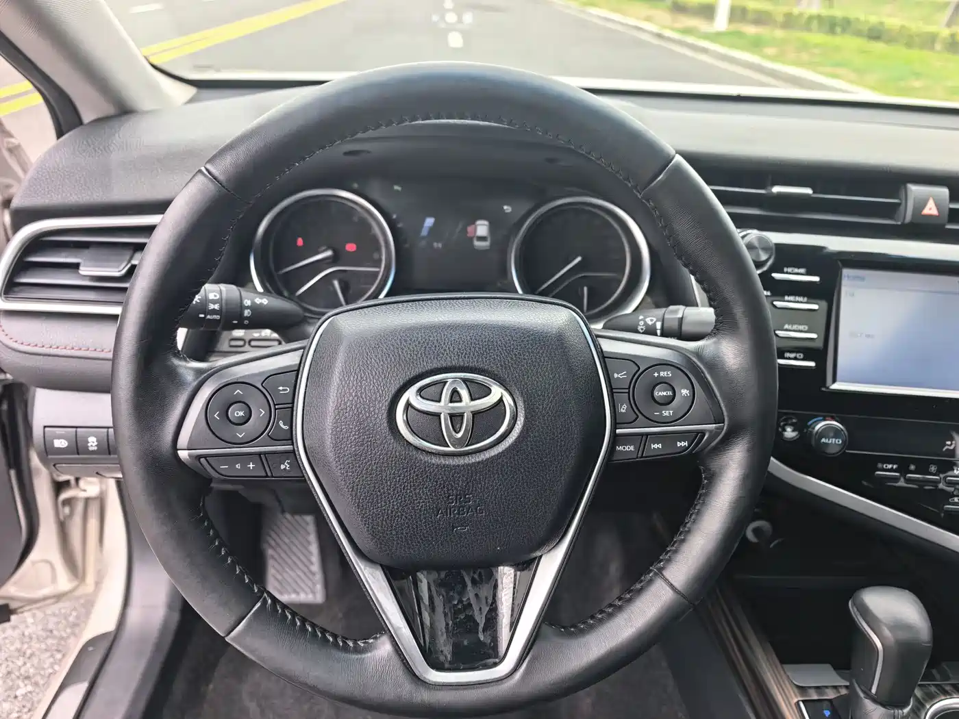 Toyota Camry 2018 2.0G Luxury Edition фото 6