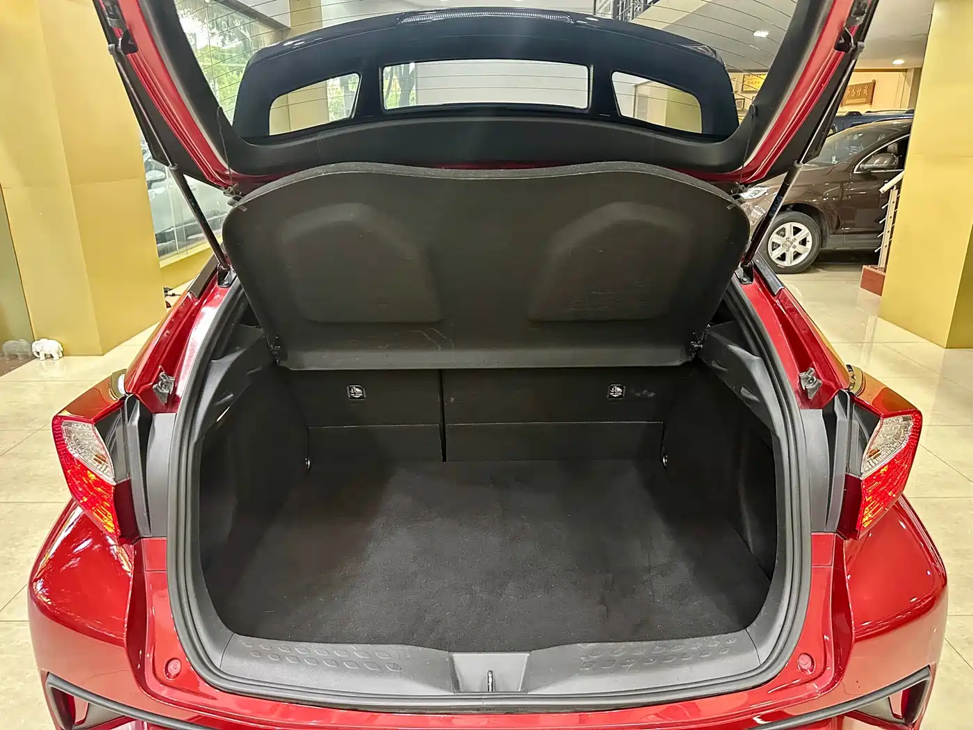 Toyota C-HR 2020 Model 2.0L Leading фото 18