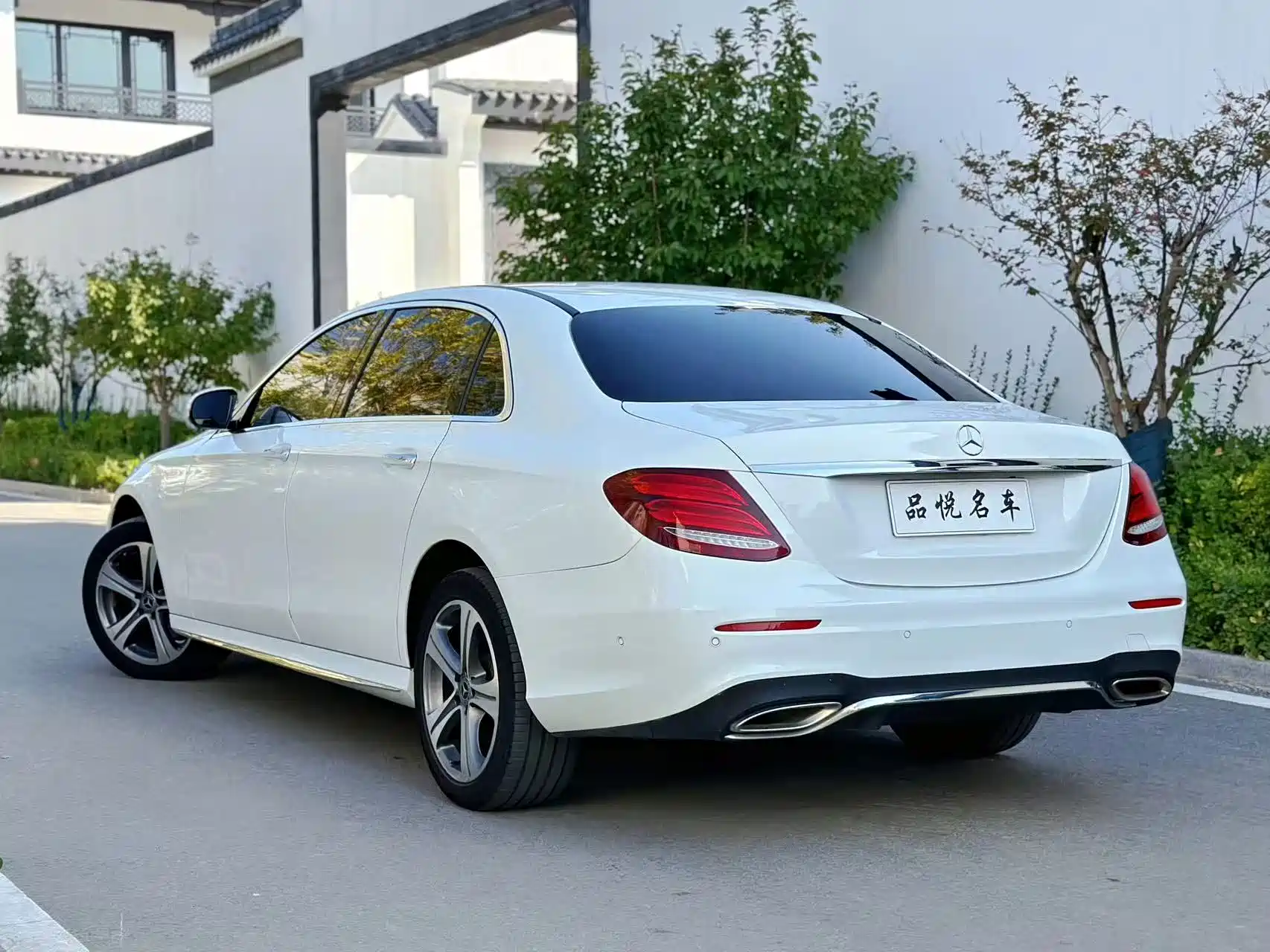Фото 8 - Mercedes-Benz E-Class