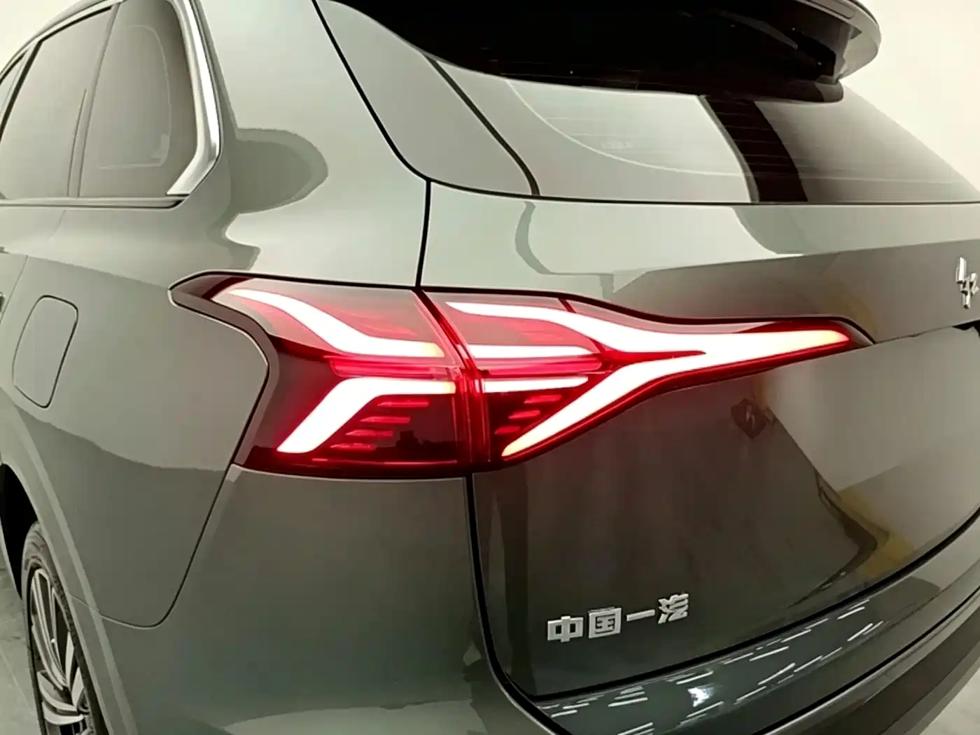 Photo 20 - Hongqi HS6 PHEV