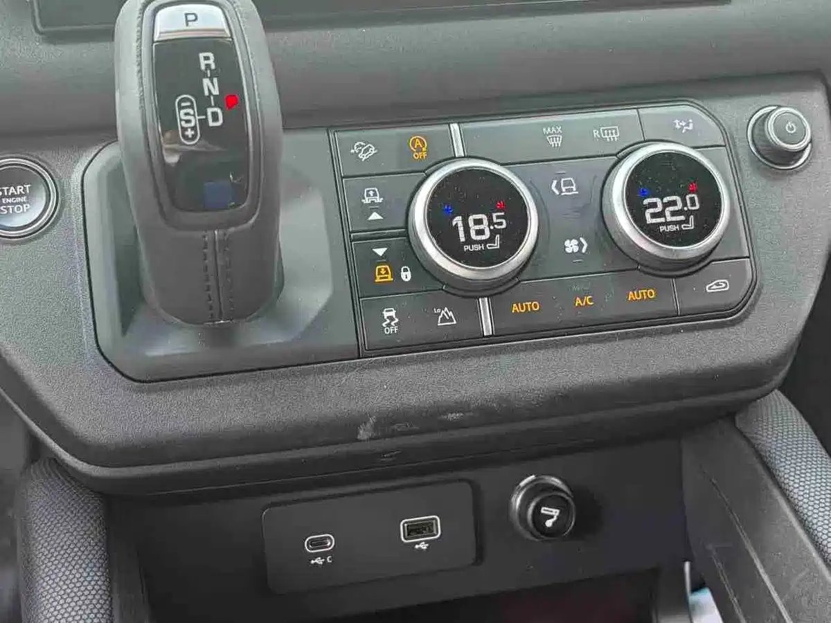 Land Rover Defender 2023 110 3.0T P400 75th Anniversary Legend Edition фото 4
