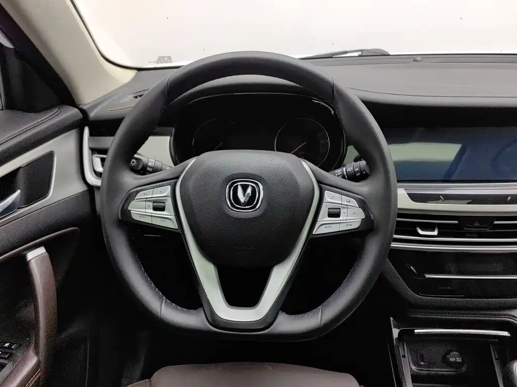 Фото 11 - Changan CS35 PLUS