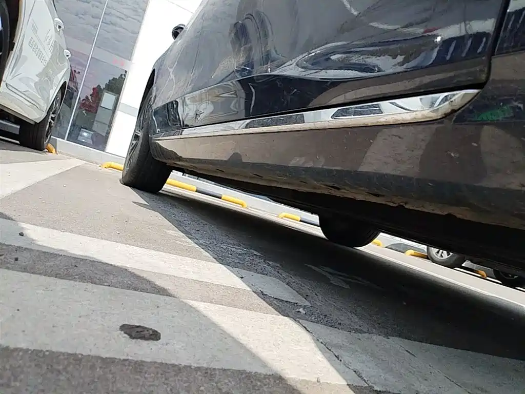 Hongqi H5 2025 2.0T Automatic Qiling 500,000 Units Commemorative Edition фото 2