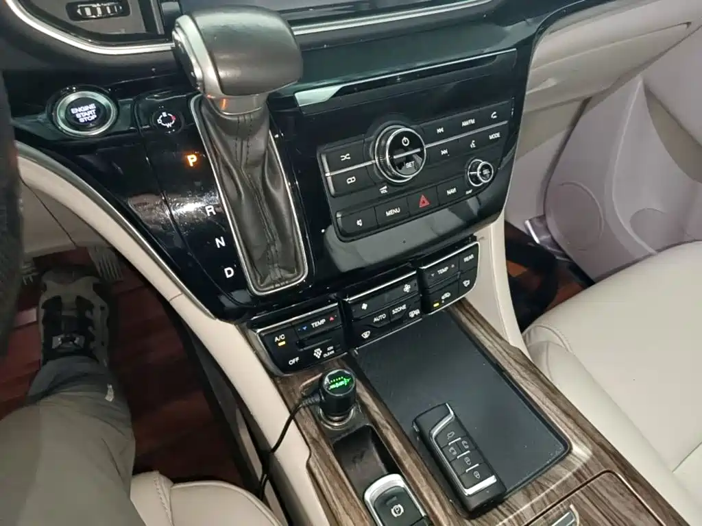 GAC Trumpchi Trumpchi M8 2018 2018 320T Premium Edition