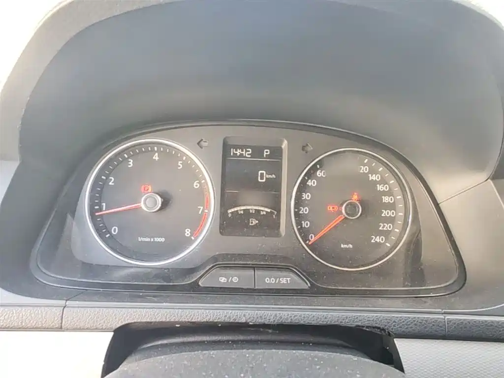 Volkswagen Lavida Tour 2014 1.4TSI Automatic 30th Anniversary Edition фото 4