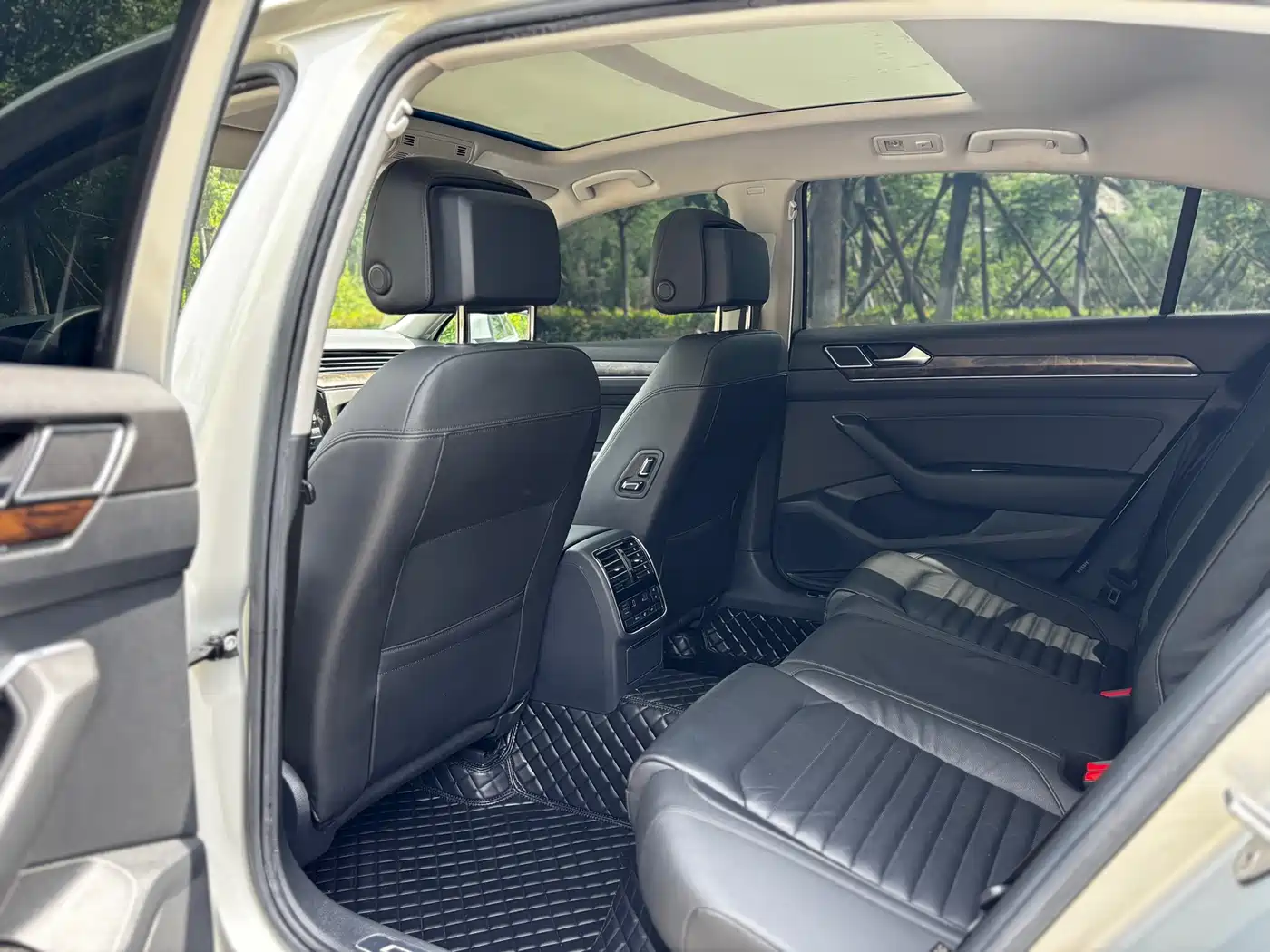 Volkswagen Magotan 2018 Facelift 330TSI DSG Luxury фото 6