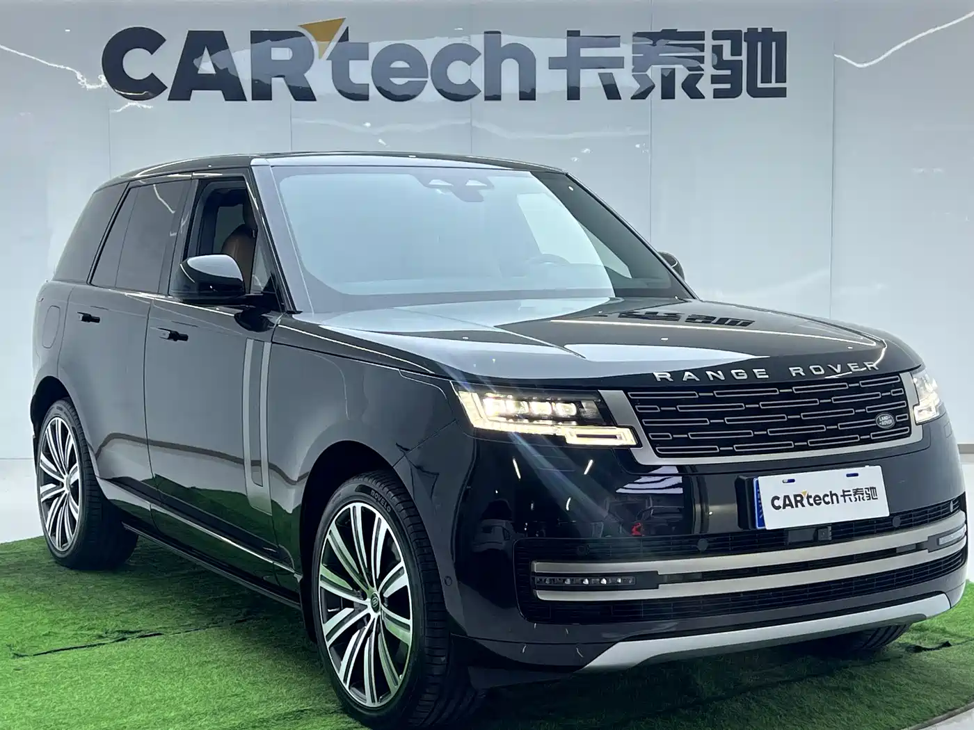 Land Rover Range Rover 2024 3.0 L6 360PS Golden Age Edition фото 7