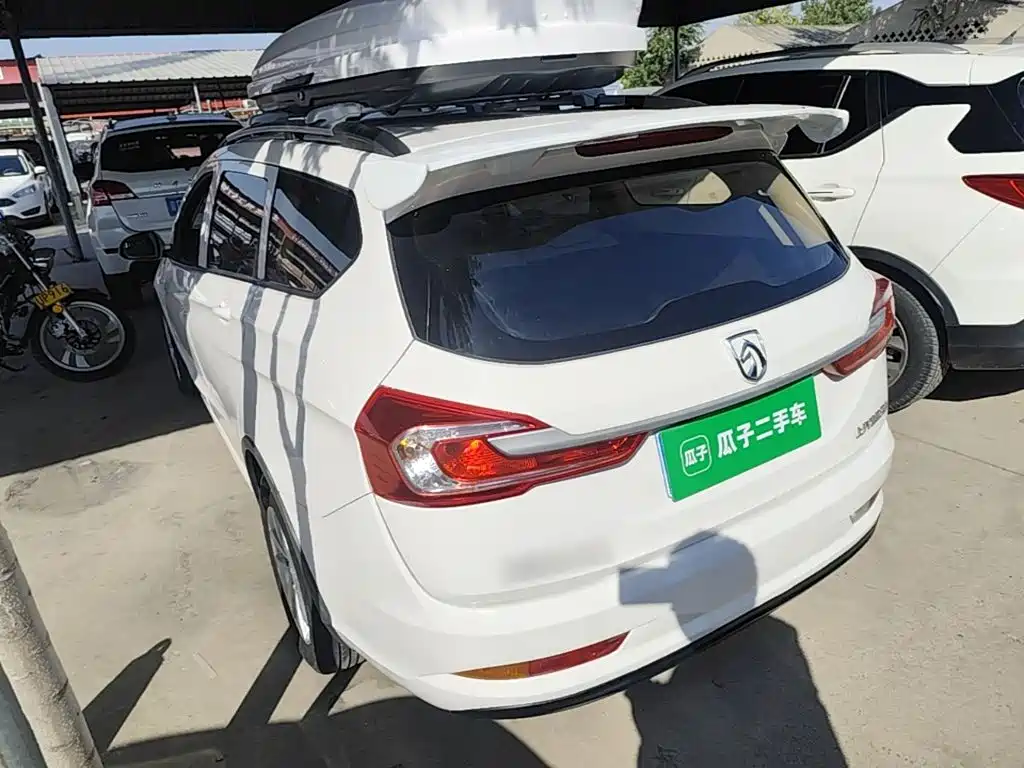 Photo 5 - Baojun 310W