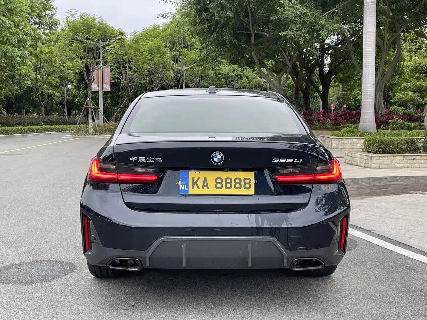 BMW 3 Series 2024 325Li M Sport Shadowline Package фото 10