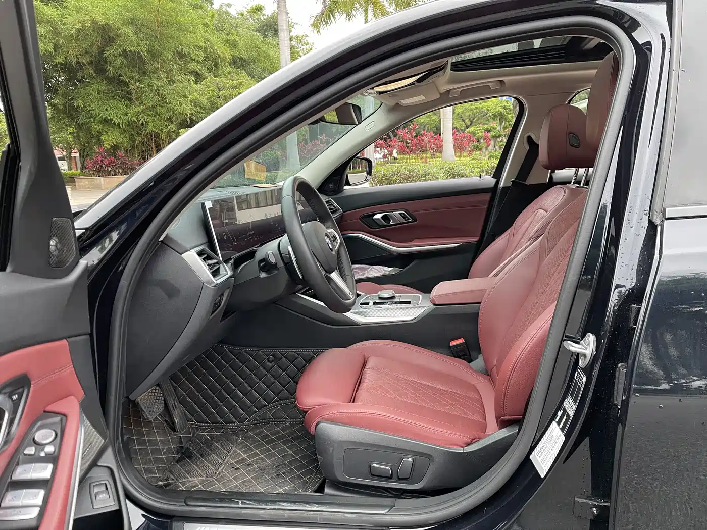 BMW 3 Series 2024 325Li M Sport Shadowline Package фото 4