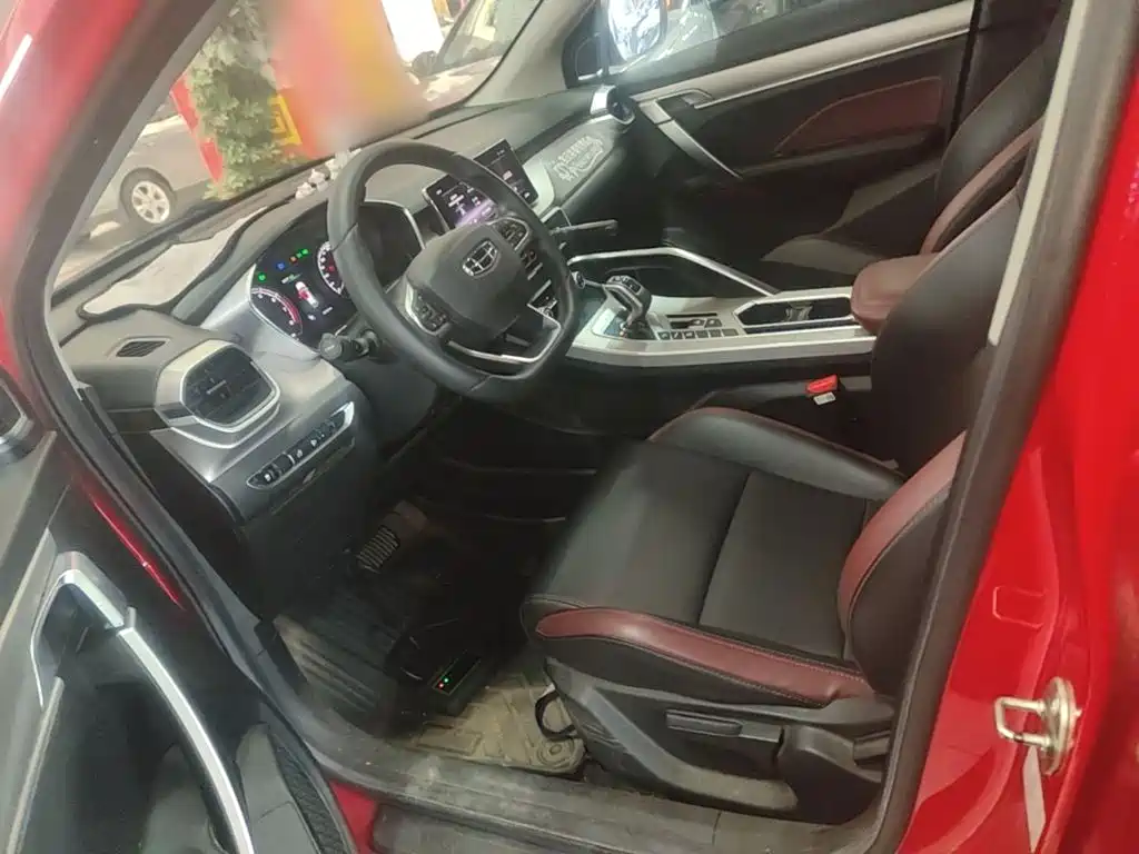 Фото 15 - Geely Coolray