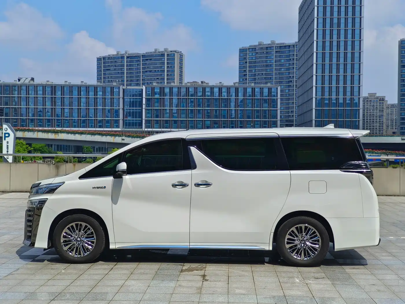 Toyota Vellfire 2023 Crown Hybrid 2.5L HV Ultimate фото 4